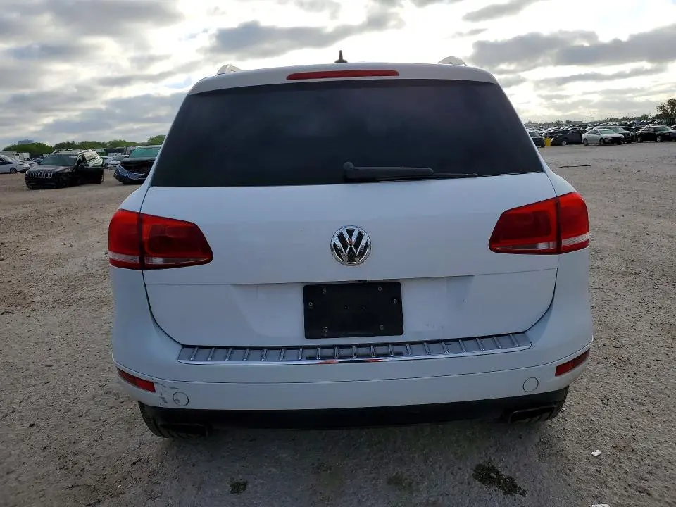 2013 VOLKSWAGEN TOUAREG   