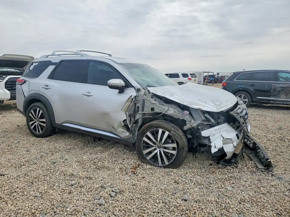 2023 NISSAN PATHFINDER PLATINUM  
