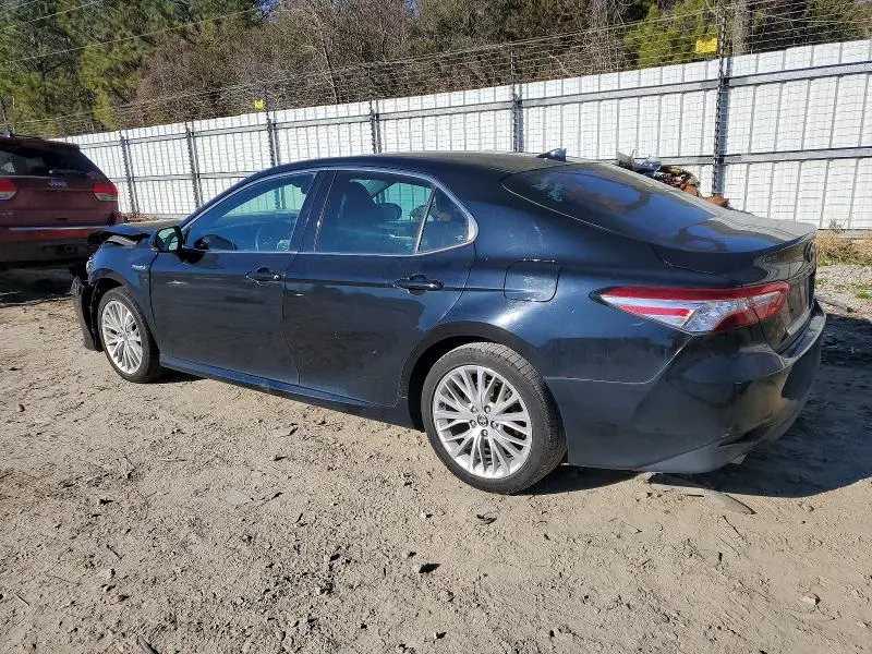 2020 TOYOTA CAMRY XLE  