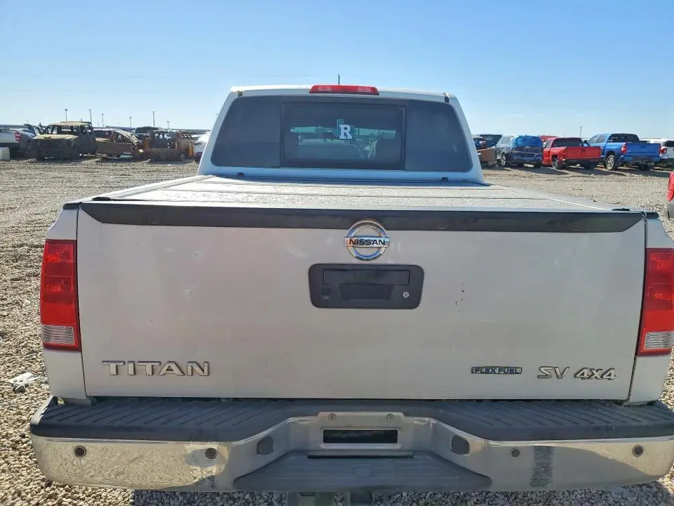 2015 NISSAN TITAN SV  