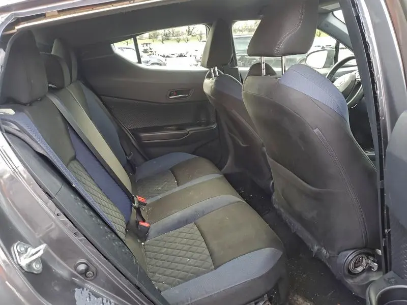 2021 TOYOTA C-HR XLE  