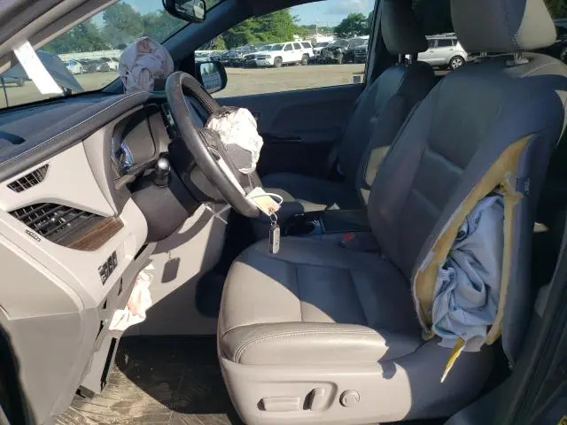 2017 TOYOTA SIENNA XLE