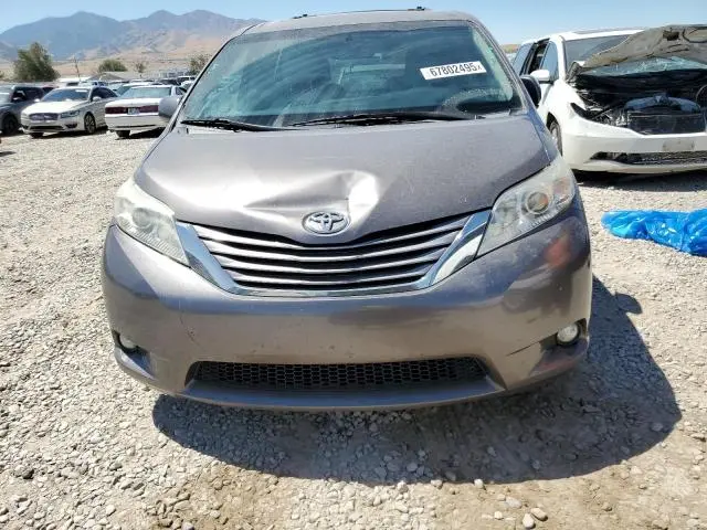 2016 TOYOTA SIENNA XLE  
