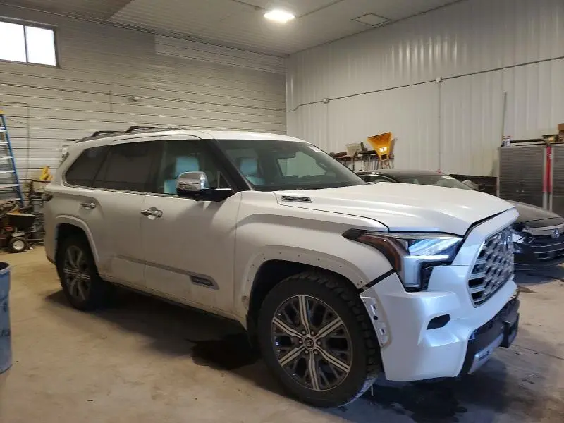 2023 TOYOTA SEQUOIA SR5  