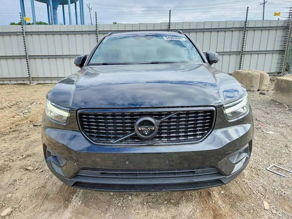 2019 VOLVO XC40 T5 MOMENTUM  