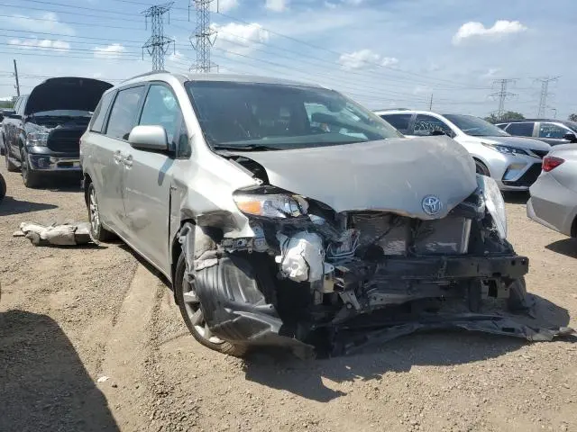 2017 TOYOTA SIENNA LE  