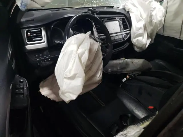 2017 TOYOTA HIGHLANDER SE