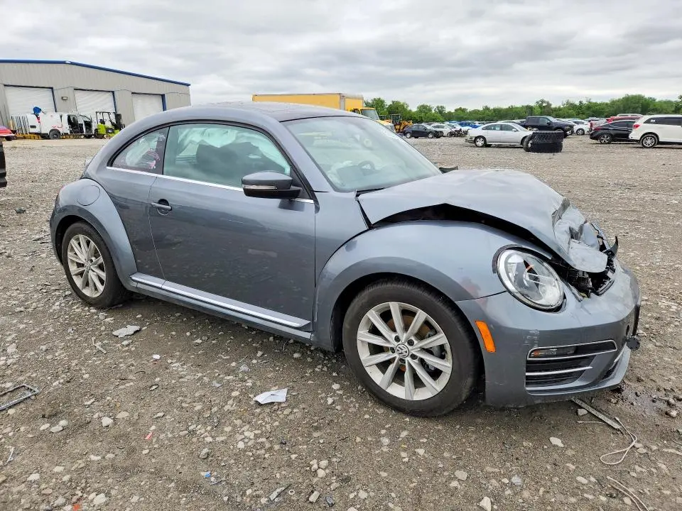 2018 VOLKSWAGEN BEETLE SE  