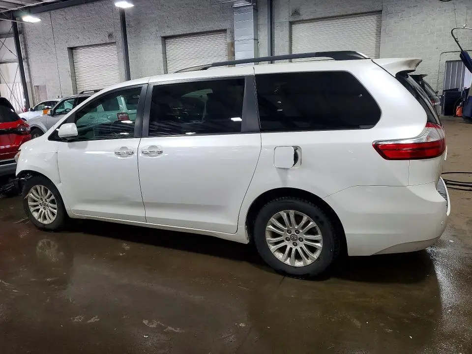 2015 TOYOTA SIENNA XLE 8-PASSENGER  