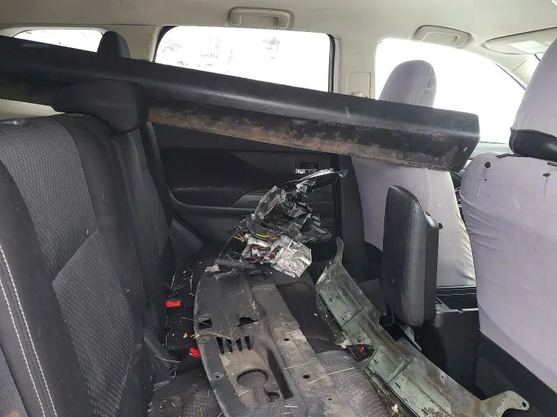 2016 MITSUBISHI OUTLANDER ES  