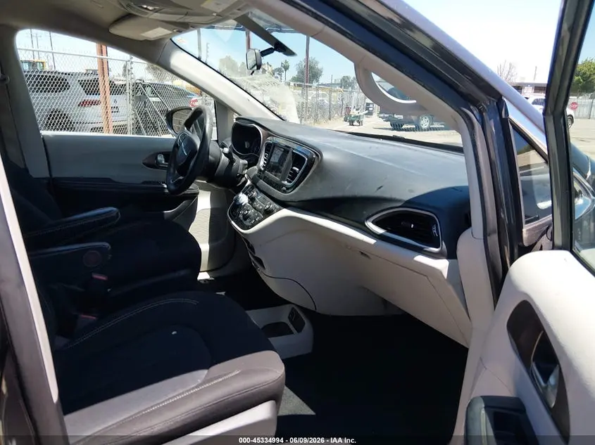 2020 CHRYSLER VOYAGER LX