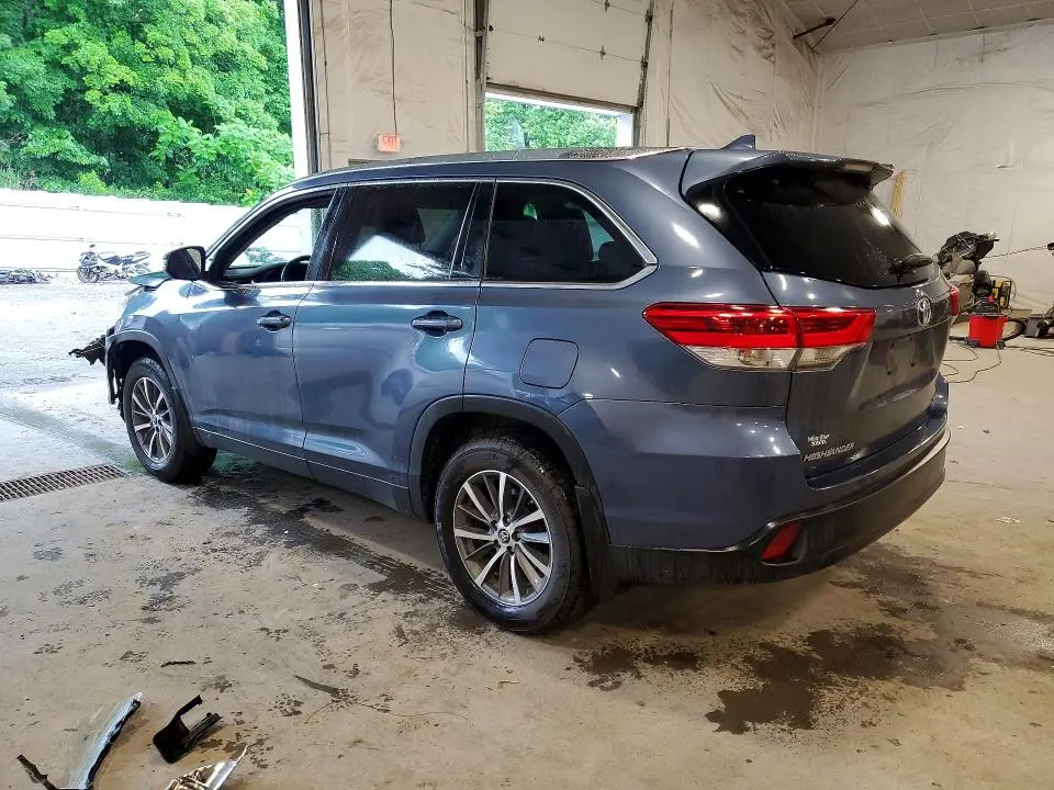 2019 TOYOTA HIGHLANDER XLE  