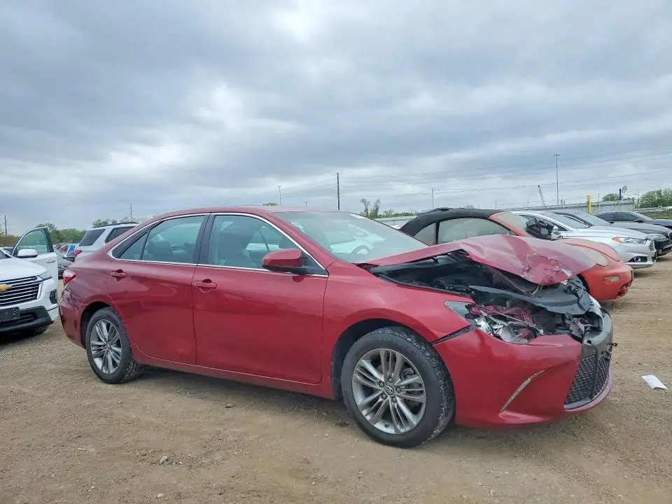 2015 TOYOTA CAMRY SE  