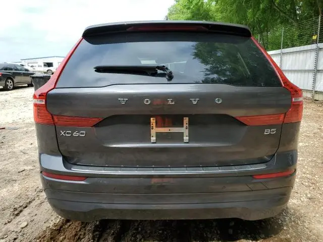 2022 VOLVO XC60 B5 MOMENTUM  