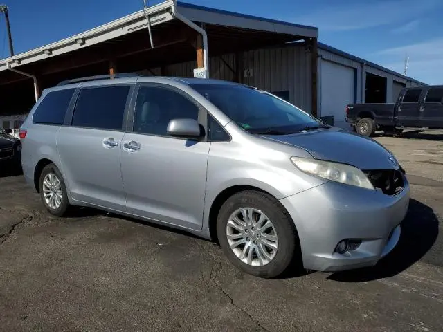 2015 TOYOTA SIENNA XLE  