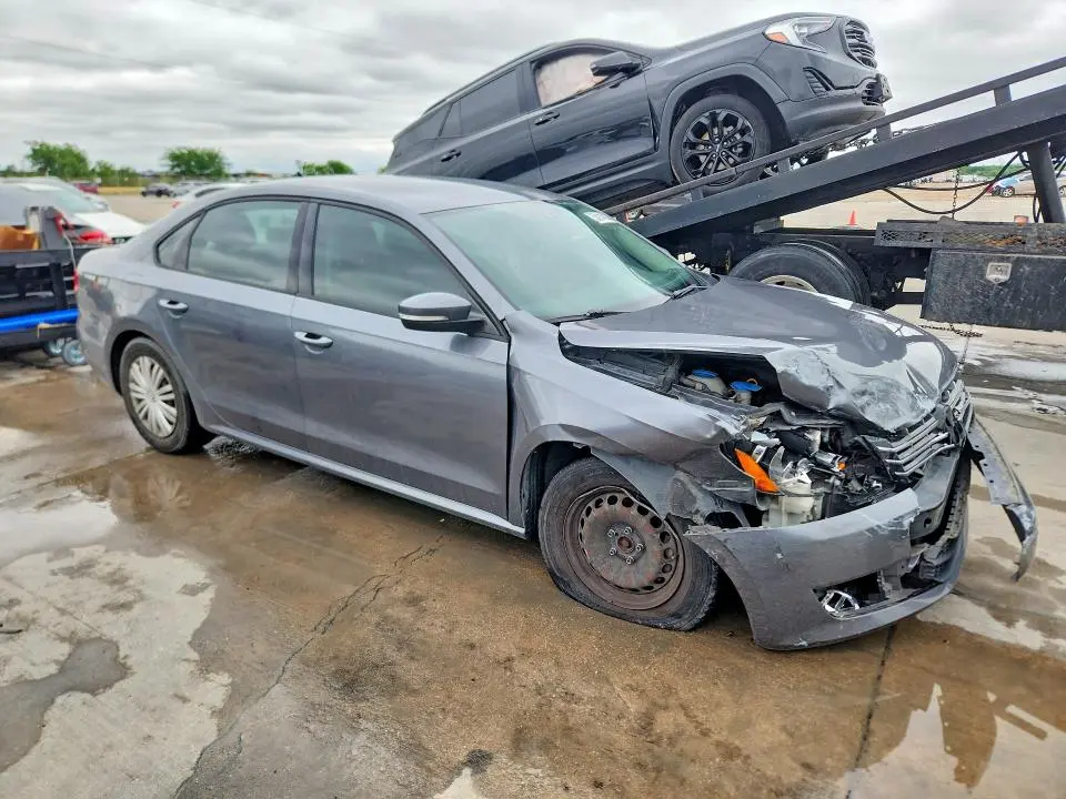 2015 VOLKSWAGEN PASSAT S  