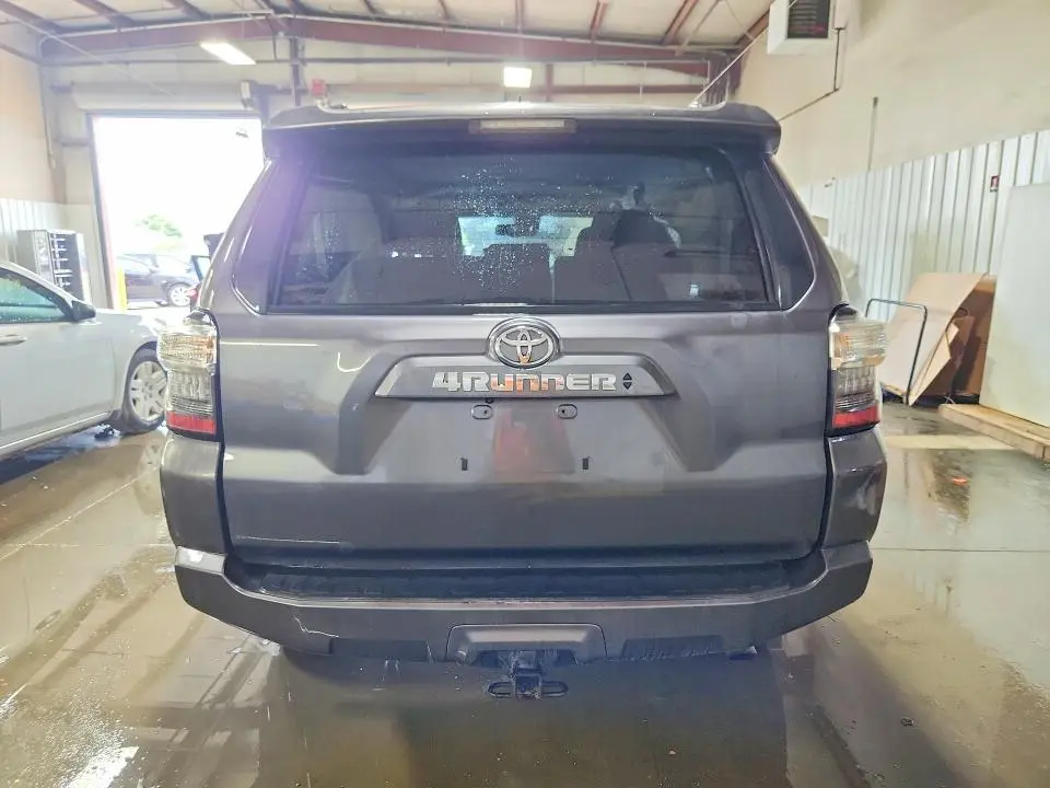 2021 TOYOTA 4RUNNER SR5  
