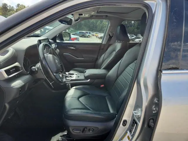 2021 TOYOTA HIGHLANDER XLE  