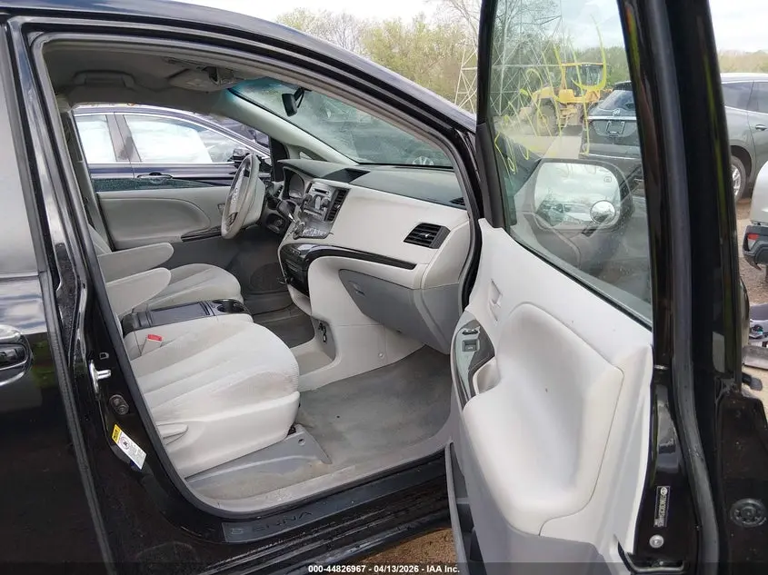 2014 TOYOTA SIENNA LE V6 8 PASSENGER