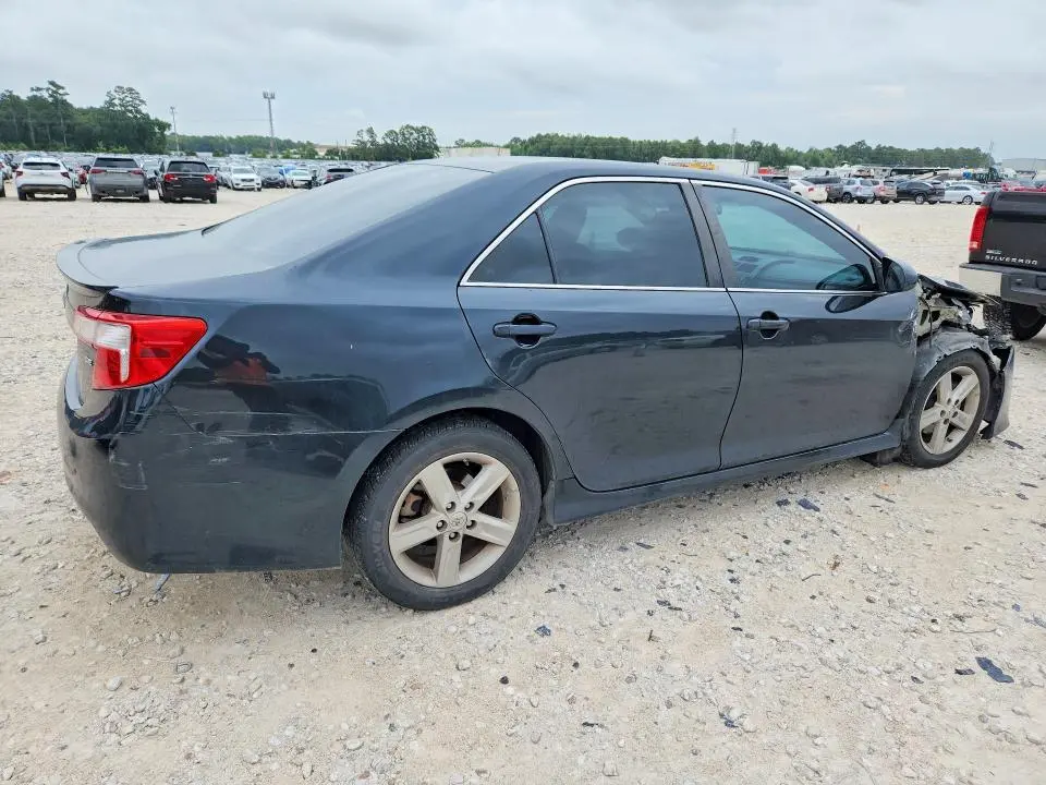 2014 TOYOTA CAMRY SE  