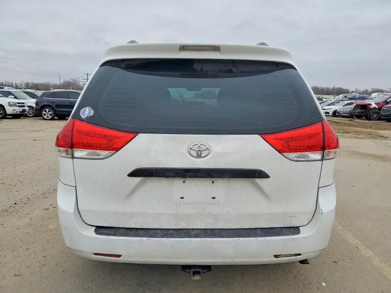 2011 TOYOTA SIENNA LE  