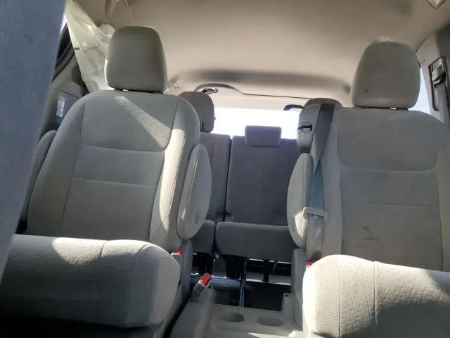 2017 TOYOTA SIENNA LE  