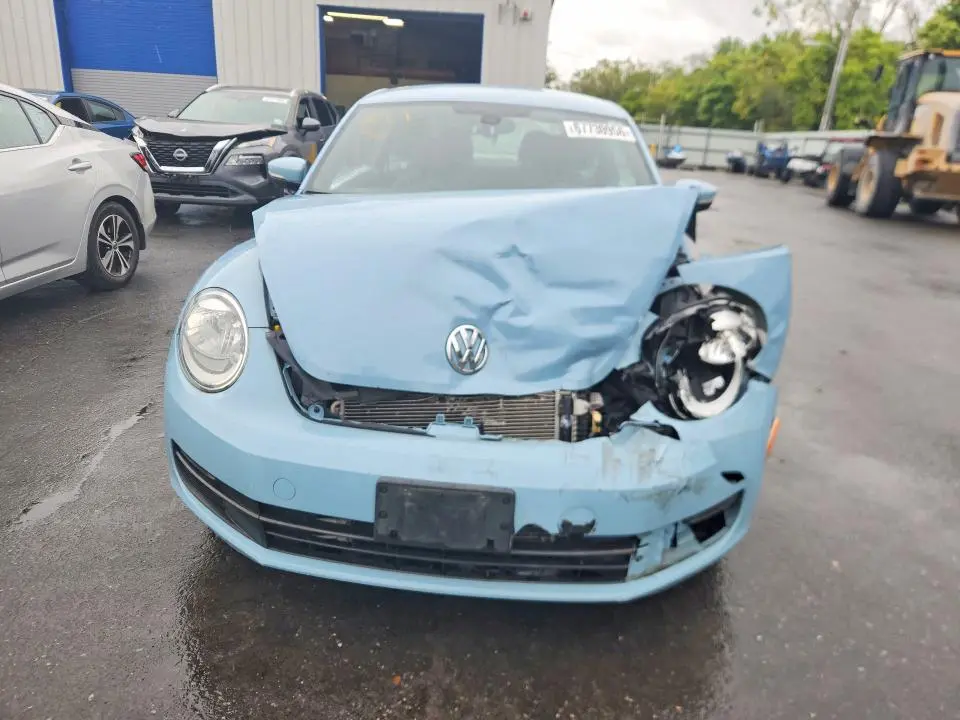 2016 VOLKSWAGEN BEETLE SE  