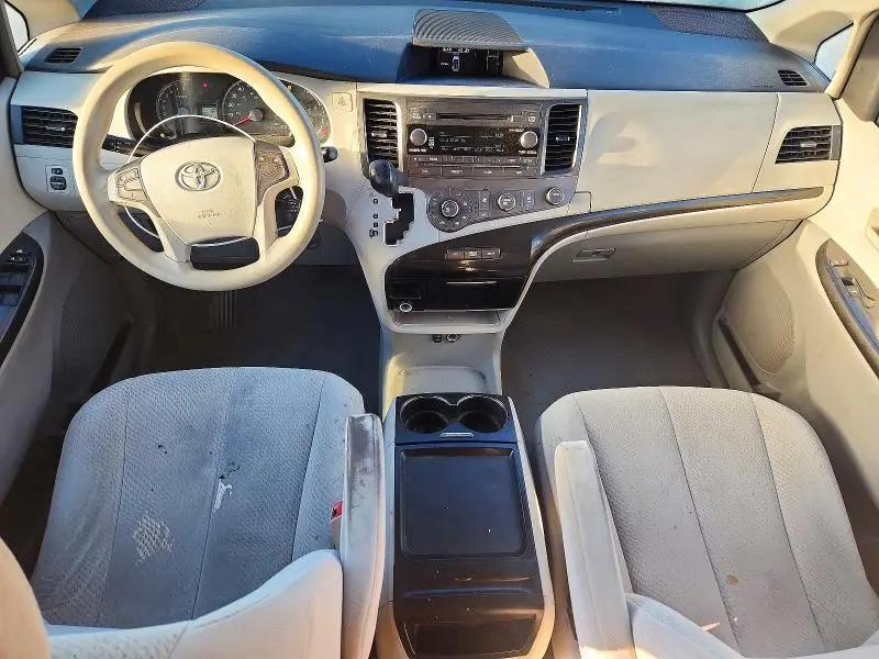 2011 TOYOTA SIENNA LE  