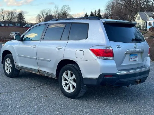 2011 TOYOTA HIGHLANDER BASE  