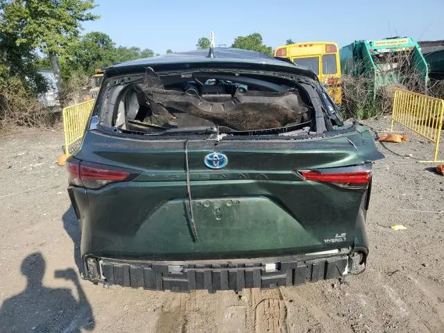 2021 TOYOTA SIENNA LE  