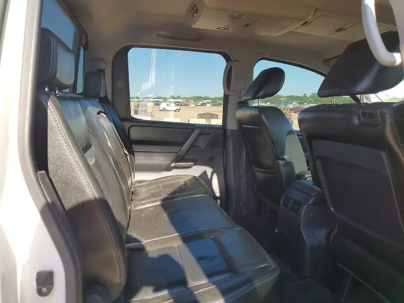 2011 NISSAN TITAN SV  