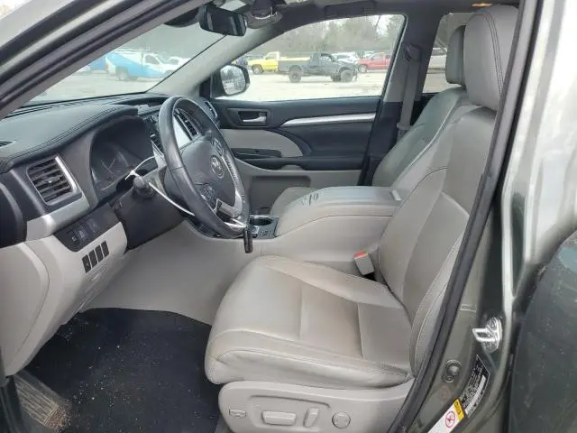 2017 TOYOTA HIGHLANDER SE  