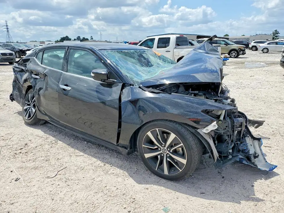 2022 NISSAN MAXIMA SV  