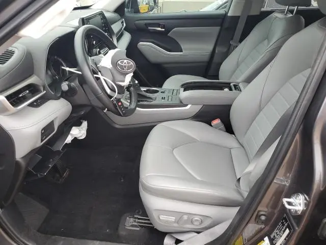 2022 TOYOTA HIGHLANDER XLE  