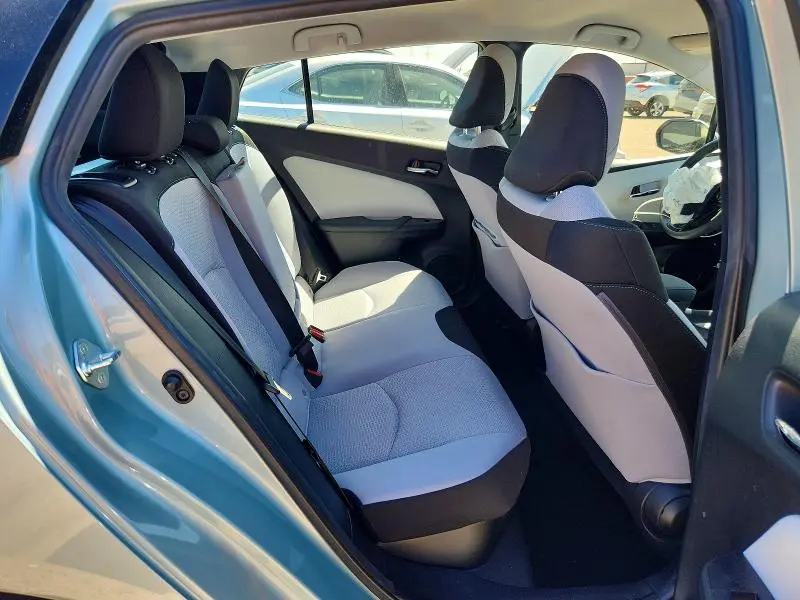 2021 TOYOTA PRIUS LE  