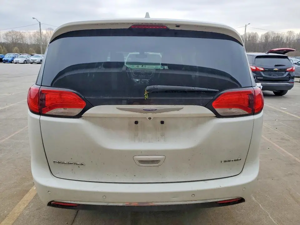 2018 CHRYSLER PACIFICA LIMITED  