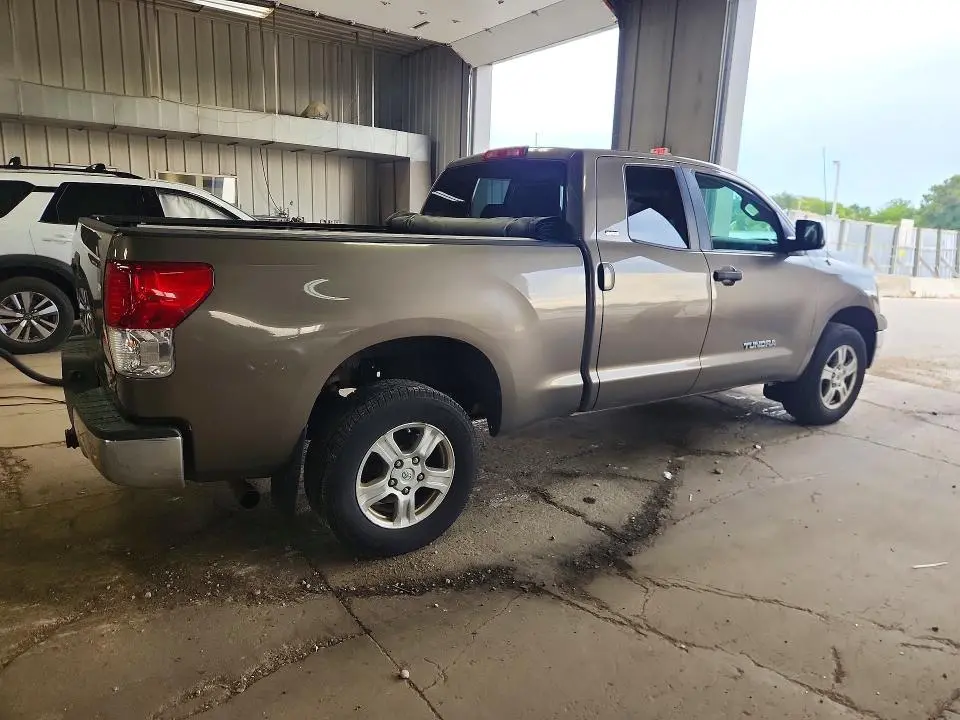 2011 TOYOTA TUNDRA DOUBLE CAB SR5  