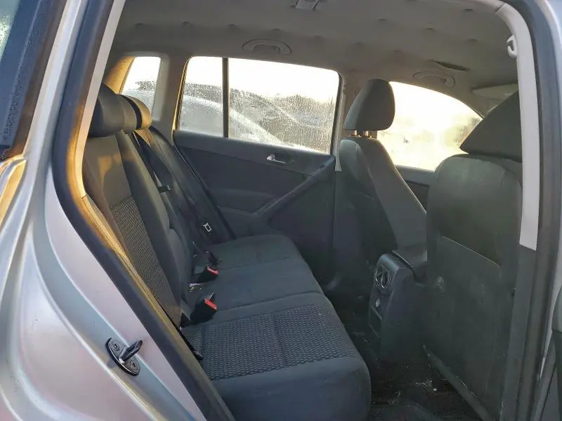 2010 VOLKSWAGEN TIGUAN SE  