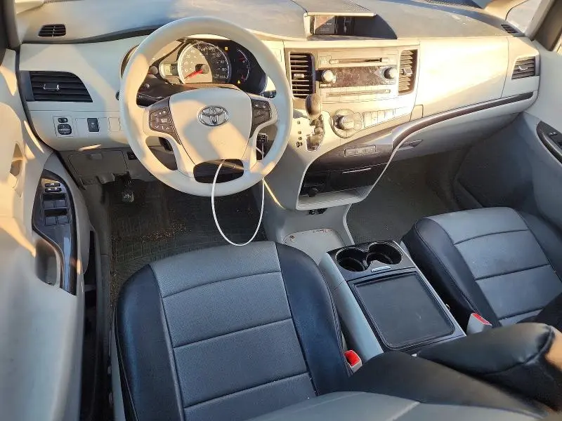 2013 TOYOTA SIENNA LE  