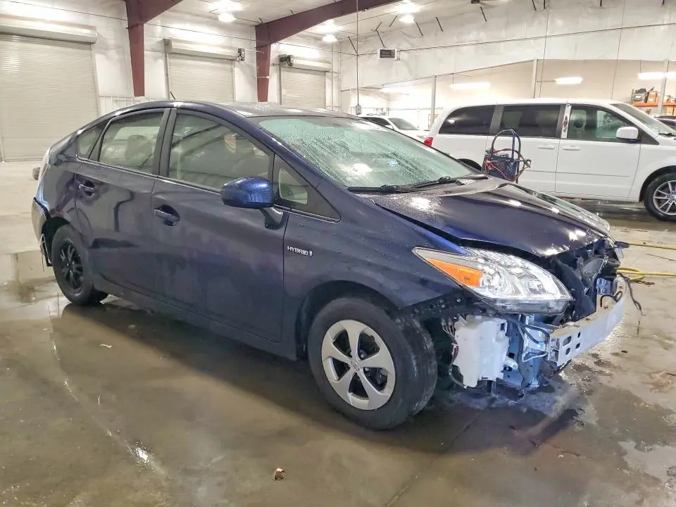 2013 TOYOTA PRIUS TWO  