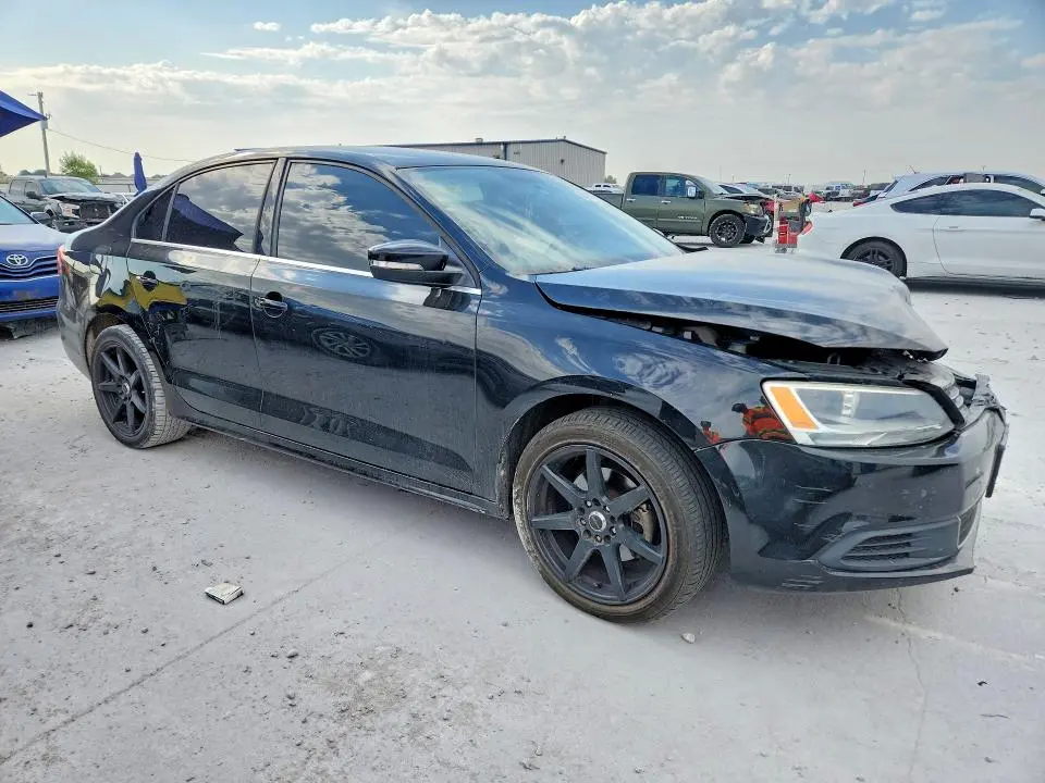 2013 VOLKSWAGEN JETTA SE  
