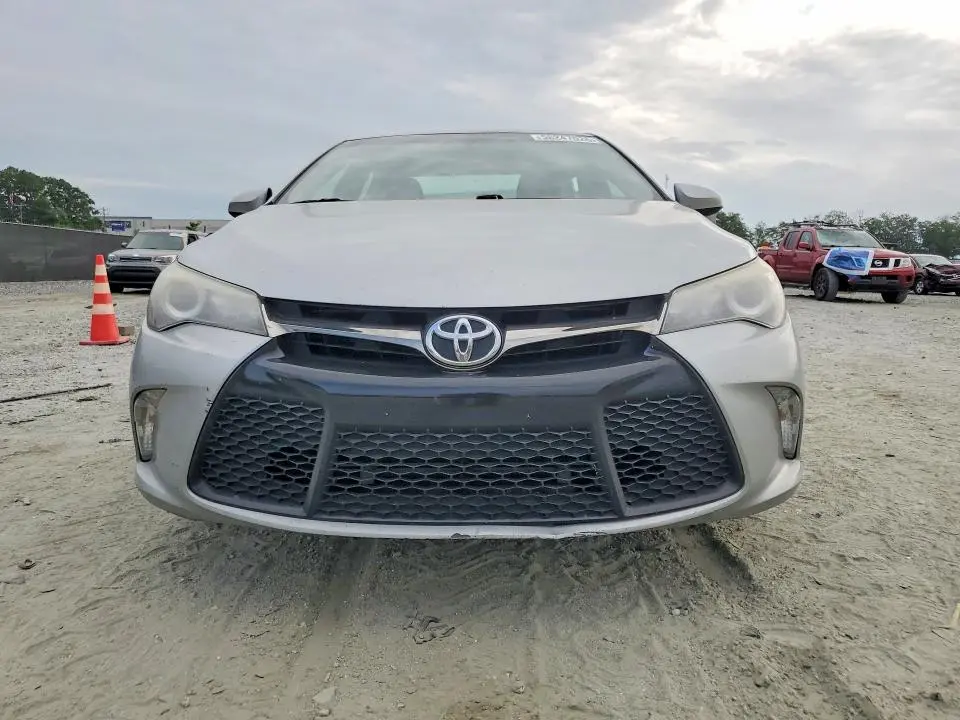 2017 TOYOTA CAMRY SE  