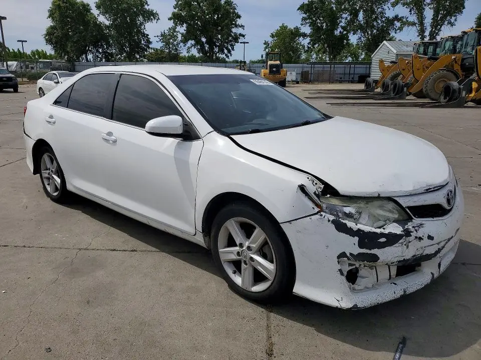 2014 TOYOTA CAMRY SE  