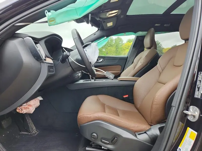 2025 VOLVO XC60 PLUS  