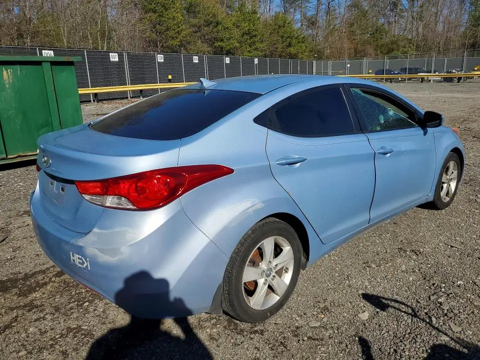 2011 HYUNDAI ELENTRA   