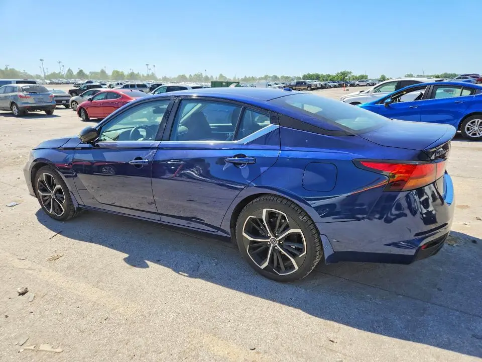 2023 NISSAN ALTIMA SR  