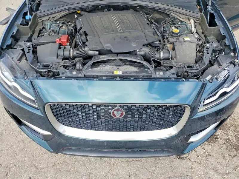 2018 JAGUAR F-PACE R - SPORT  
