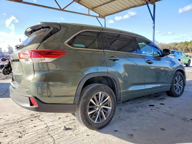 2017 TOYOTA HIGHLANDER SE  