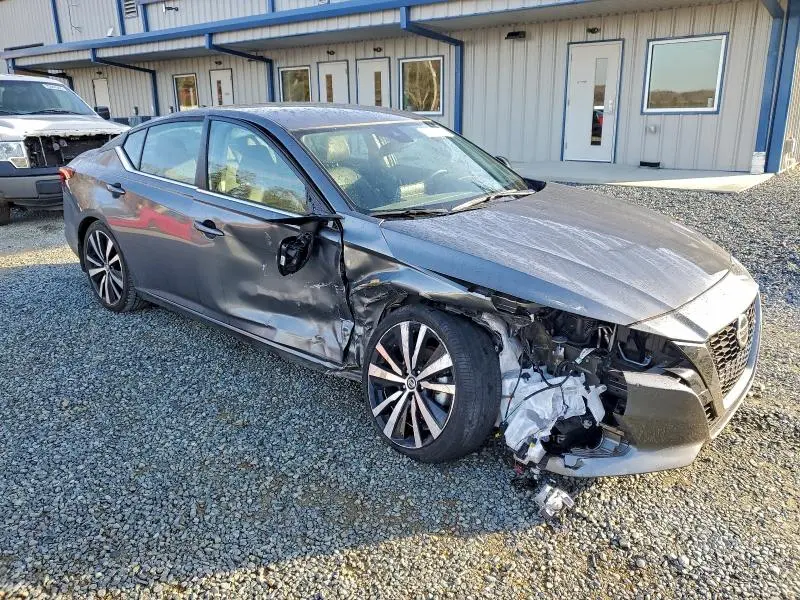 2021 NISSAN ALTIMA SR  