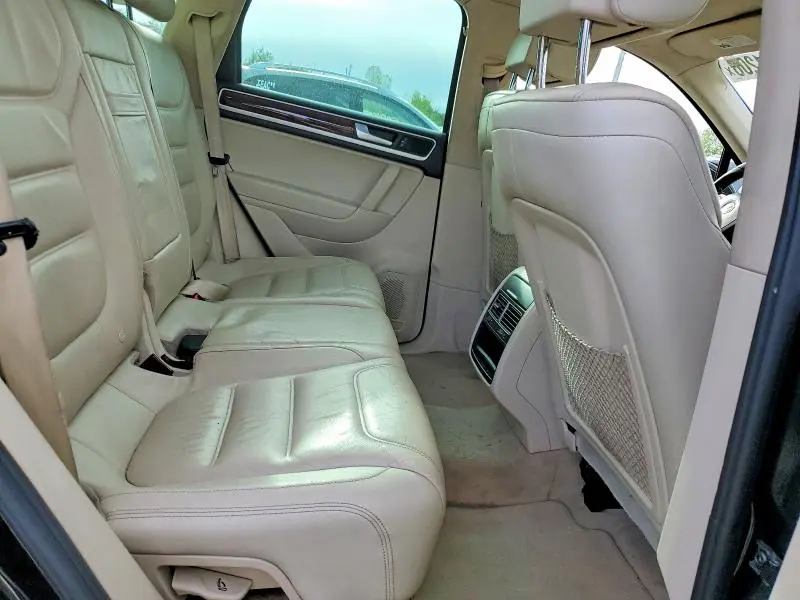 2013 VOLKSWAGEN TOUAREG V6  